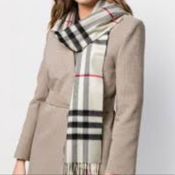Burberry Accessories - BURBERRY CLASSIC CHECK CASHMERE SCARF.